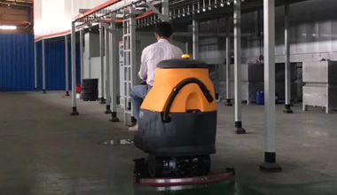 M70驾驶式洗地机服务于某工厂